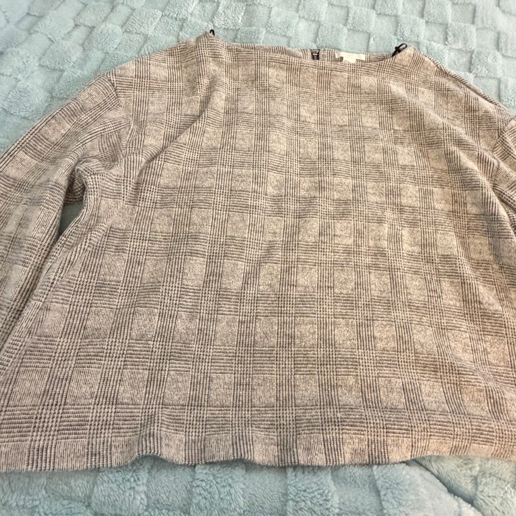 H&M Women's Lightweight Plaid Knit Sweater - Light Heather Grey/Dark Grey Plaid